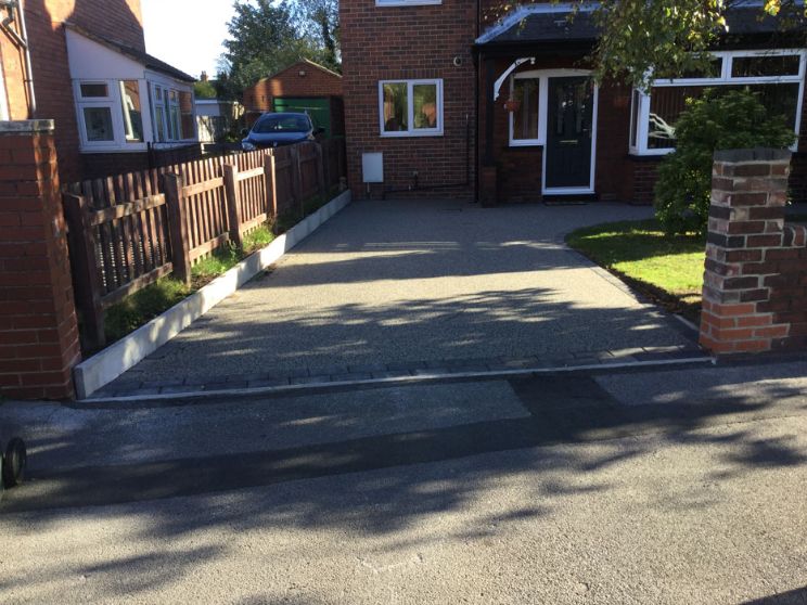 After image of a black moon resin driveway Leeds