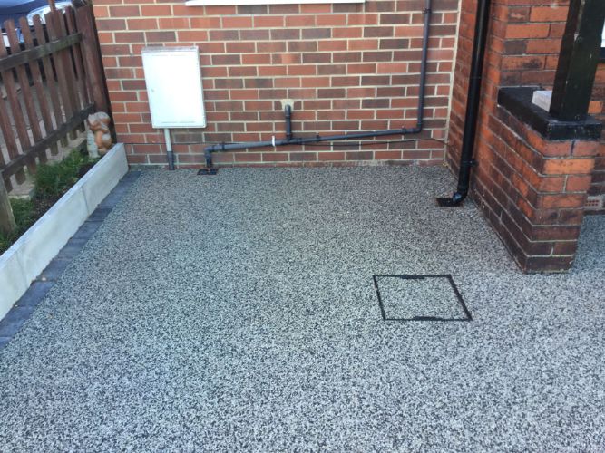 After image of a black moon resin driveway Leeds